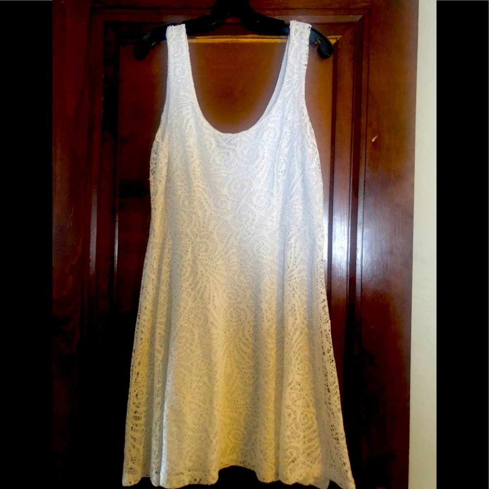 White Sleeveless dress
